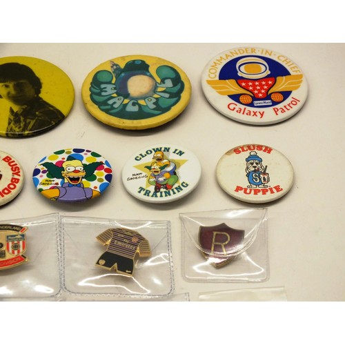 258 - 40X BADGES INCLUDING BUTLINS, FOOTBALL ETC