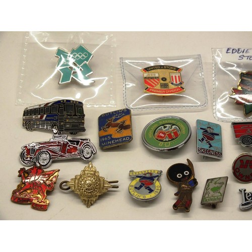 258 - 40X BADGES INCLUDING BUTLINS, FOOTBALL ETC