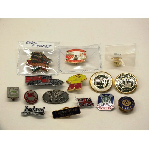 258 - 40X BADGES INCLUDING BUTLINS, FOOTBALL ETC