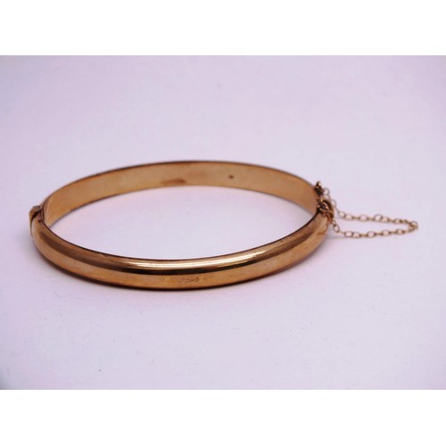 280 - VINTAGE 9CT GOLD BANGLE WITH SAFETY CHAIN 8.5G