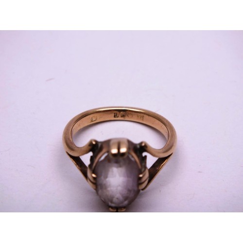 307 - 9CT GOLD QUARTZ STONE RING SIZE J, 3.6g