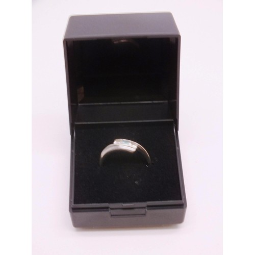 326 - 9CT WHITE GOLD CZ RING SIZE O, 2g