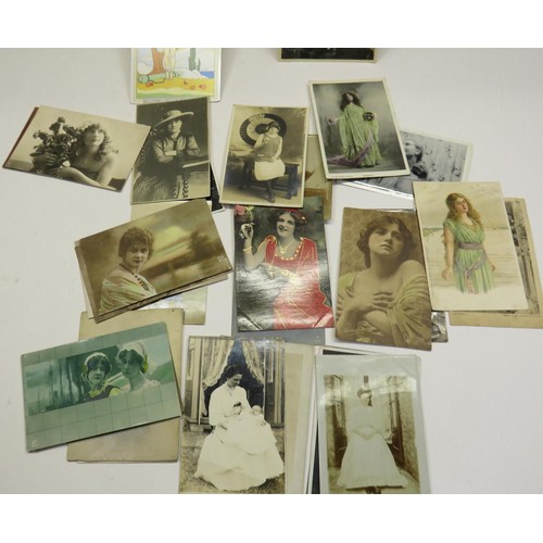 462 - COLLECTION OF GLAMOUR POSTCARDS AND PHOTOS - 32 ITEMS