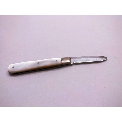 472 - STERLING SILVER AND MOTHER OF PEARL FRUIT KNIFE SHEFFIELD 1934