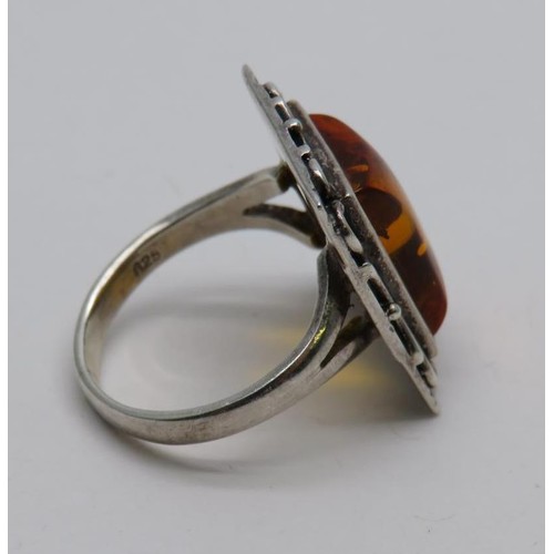 433 - VINTAGE 925 SILVER AND AMBER RING SIZE M