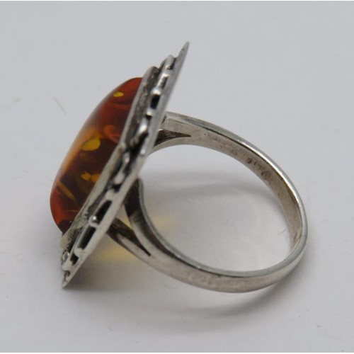 433 - VINTAGE 925 SILVER AND AMBER RING SIZE M