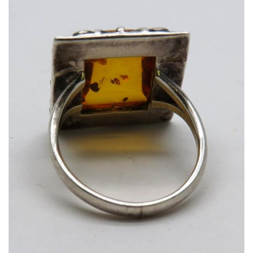 433 - VINTAGE 925 SILVER AND AMBER RING SIZE M