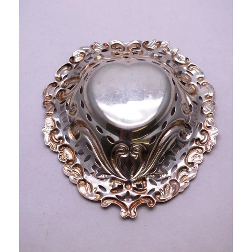 370 - PIERCED SILVER HEART SHAPE PIN DISH 17g