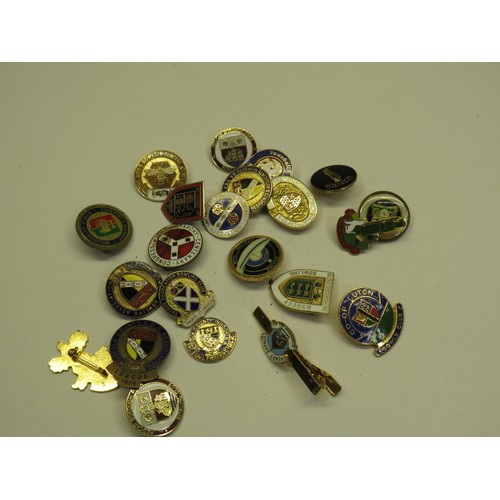 551 - APPROXIMATELY 20 ENAMEL BADGES