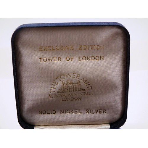 231 - SOLID NICKEL SILVER TOWER OF LONDON 1980 MEDALLION- BOXED