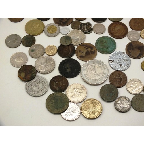 236 - TIN OF OLD COINS, BLACKPOOL BUTLINS TOKENS, FIVE POUND AND TWO POUND COINS ETC