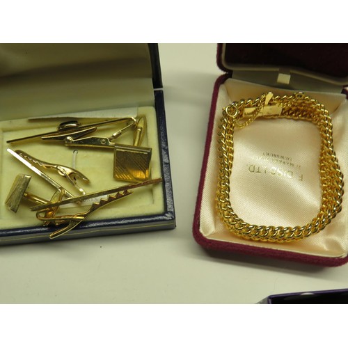 556 - SELECTION OF BOXED JEWELLERY INCLUDES SILVER EARRINGS AND RING