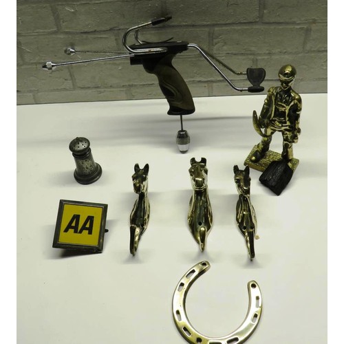 557 - VINTAGE BRASS ITEMS, PEWTER, AA BADGE AND CATAPULT