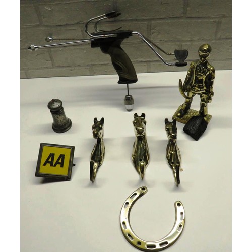 557 - VINTAGE BRASS ITEMS, PEWTER, AA BADGE AND CATAPULT