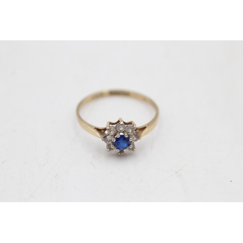 10 - 9ct gold blue & clear synthetic spinel floral cluster ring (1.4g) SIZE O