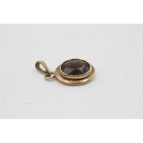 28 - 9ct gold smoky quartz pendant (1.3g)