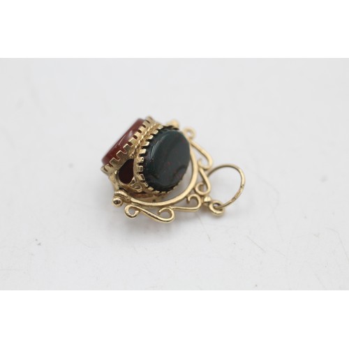 32 - 9ct gold onyx, carnelian & bloodstone swivel fob pendant (2.5g)