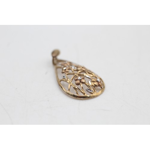 36 - 9ct gold teardrop pendant with openwork detail (1.3g)