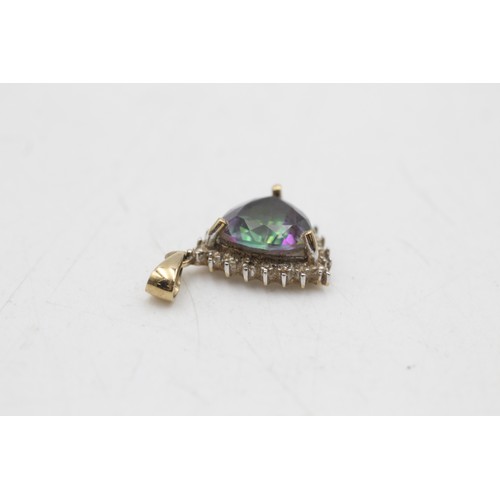 40 - 9ct gold mystic topaz triangle pendant (2.2g)