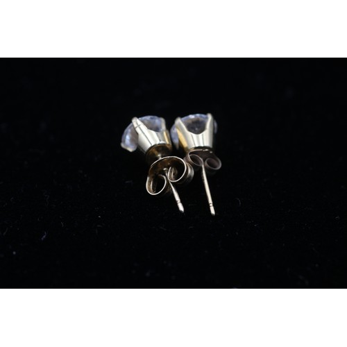 44 - 9ct gold clear gemstone stud earrings (1.6g)