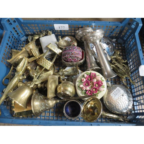 177 - TRAY OF BRASS ITEMS