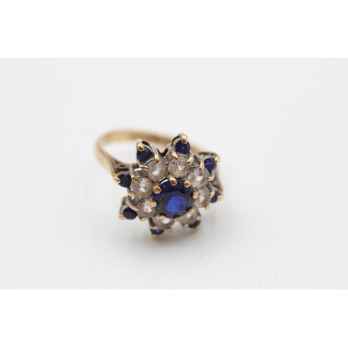 72 - 9ct gold synthetic sapphire & spinel floral cluster ring (3.1g) SIZE L