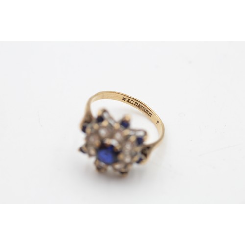 72 - 9ct gold synthetic sapphire & spinel floral cluster ring (3.1g) SIZE L