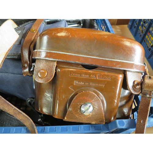 185 - COLLECTION OF VINTAGE CAMERA'S INCLUDES CARL ZEISS IKON IN LEATHER CASE