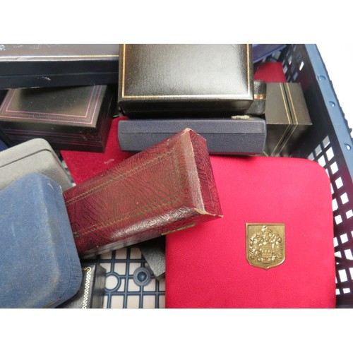 201 - TRAY OF ASSORTED JEWELERY BOXES