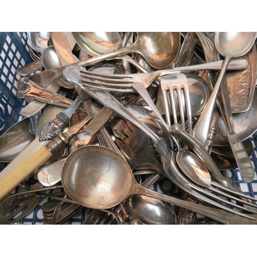 211 - TRAY OF ASSORTED CUTLERY