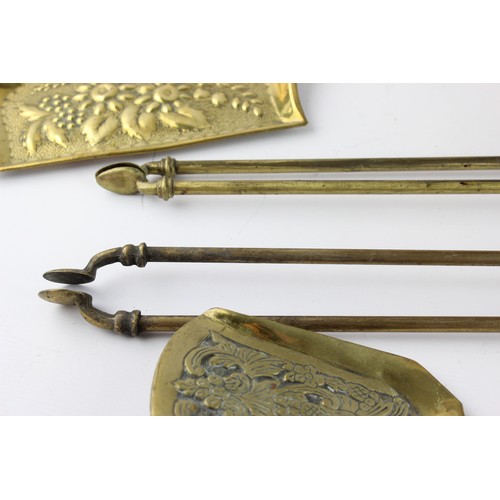 131 - 5 x Vintage BRASS Fire Tools Inc Decorative Fire Screen / Guard, Dustpan (7763g)