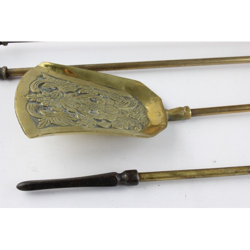 131 - 5 x Vintage BRASS Fire Tools Inc Decorative Fire Screen / Guard, Dustpan (7763g)