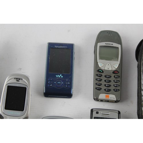 134 - 25 x Assorted MOBILE PHONES Inc Vintage, Smart Phone, Touch Screen, Camera Etc