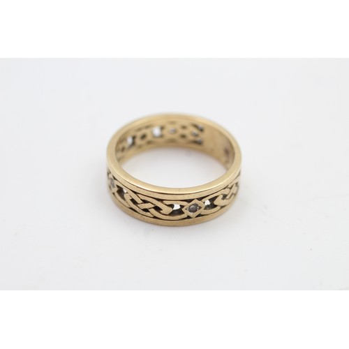 136 - 9ct gold diamond celtic knot band ring (3.8g) SIZE N