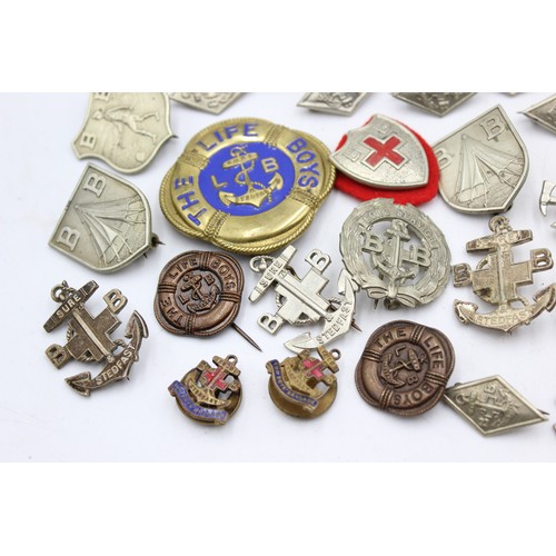 146 - 32 x Assorted Vintage BOYS BRIGADE & LIFE BOYS Badges Inc Enamel, Awards Etc