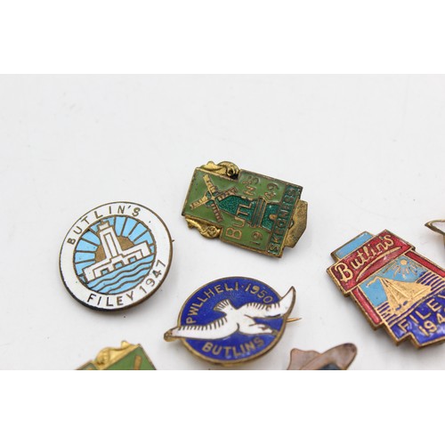 154 - 9 x Assorted Vintage Collectable BADGES Inc Butlins, Golden Shred, Enamel Etc