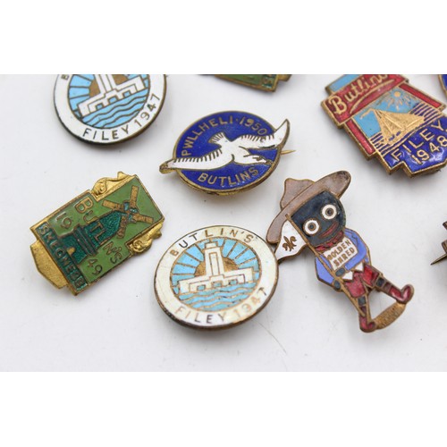 154 - 9 x Assorted Vintage Collectable BADGES Inc Butlins, Golden Shred, Enamel Etc