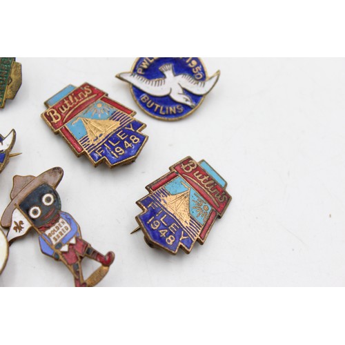 154 - 9 x Assorted Vintage Collectable BADGES Inc Butlins, Golden Shred, Enamel Etc