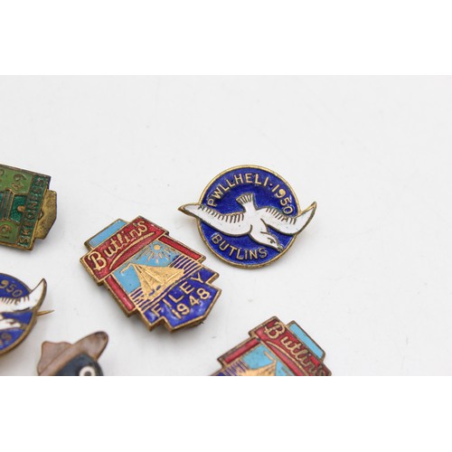 154 - 9 x Assorted Vintage Collectable BADGES Inc Butlins, Golden Shred, Enamel Etc