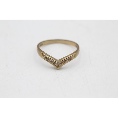 156 - 9ct gold diamond wishbone ring (1.7g) SIZE N