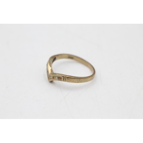 156 - 9ct gold diamond wishbone ring (1.7g) SIZE N