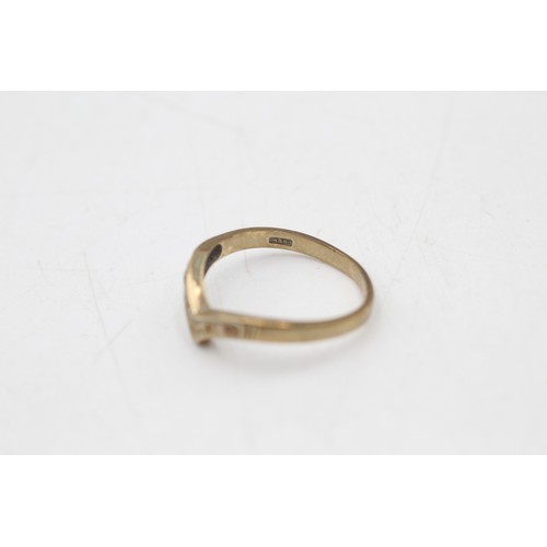 156 - 9ct gold diamond wishbone ring (1.7g) SIZE N