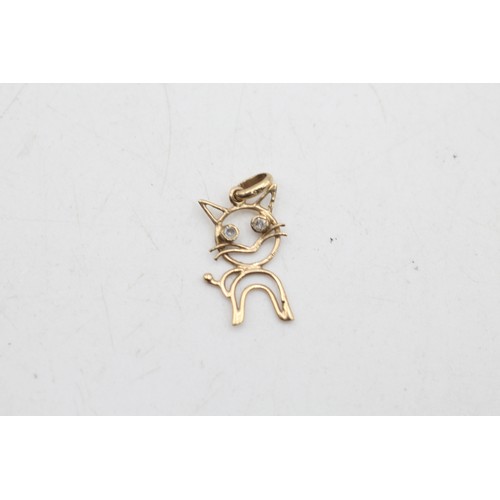 160 - 9ct gold cat pendant with diamond eyes (0.4g)