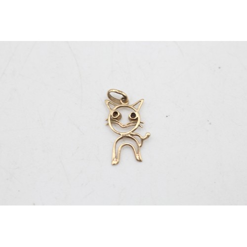 160 - 9ct gold cat pendant with diamond eyes (0.4g)