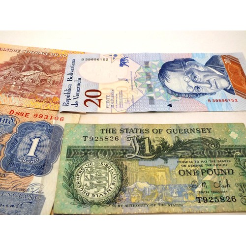 330 - COLLECTION OF BANKNOTES