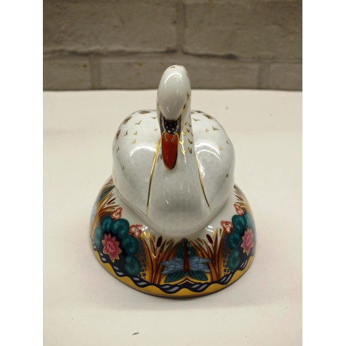 338 - ROYAL CROWN DERBY SWAN IN ORIGINAL BOX WITH GOLD STOPPER