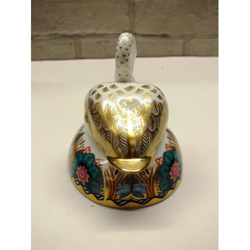 338 - ROYAL CROWN DERBY SWAN IN ORIGINAL BOX WITH GOLD STOPPER