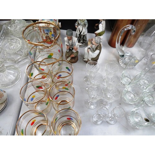 421 - SHELF LOT INCLUDES GLASS VASES GLASSES, BABYCHAM, CERAMICS ETC