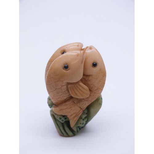 253 - VINTAGE CARVED FISH NETSUKE