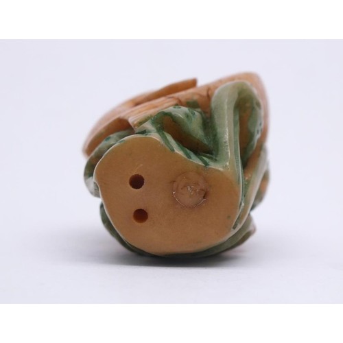 253 - VINTAGE CARVED FISH NETSUKE